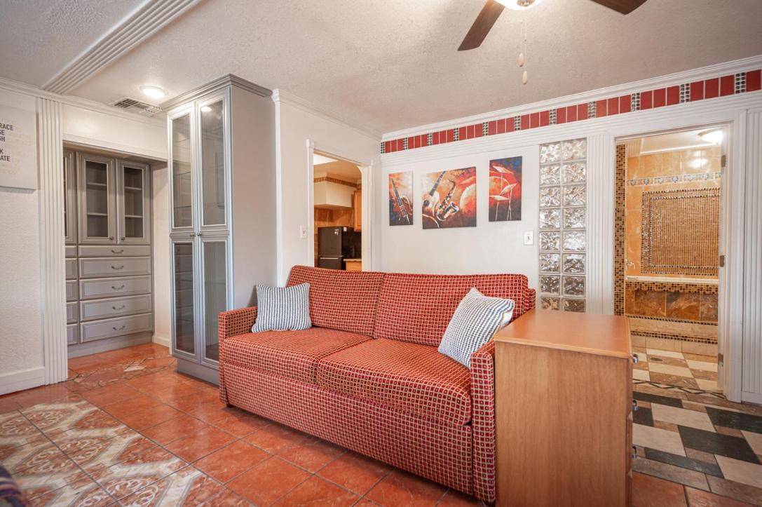 16 Large Studio With Kitchenette Las Vegas