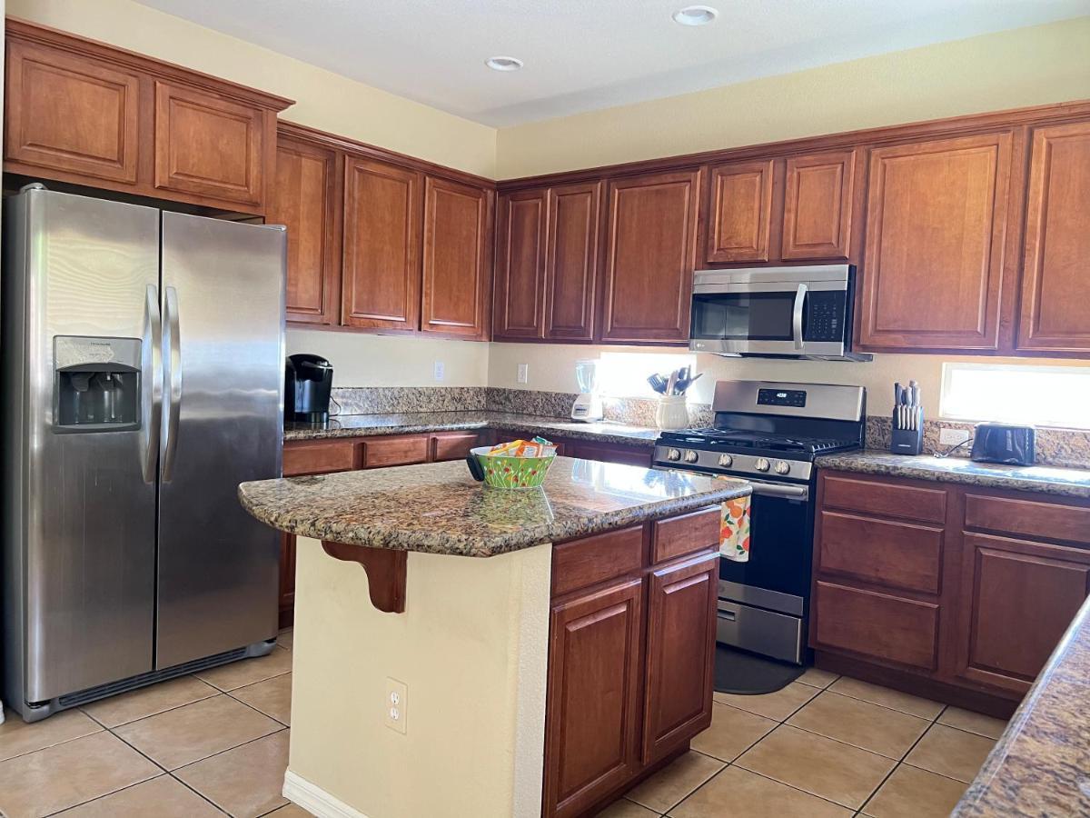 Viv's Peaceful Oasis 4 Bedroom In Summerlin Close To Redrock Holiday home Las Vegas