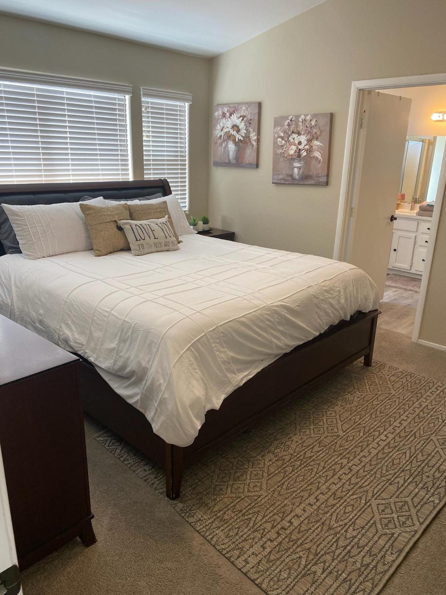New Beautifully Remodeled In Vegas Сasa de vacaciones *