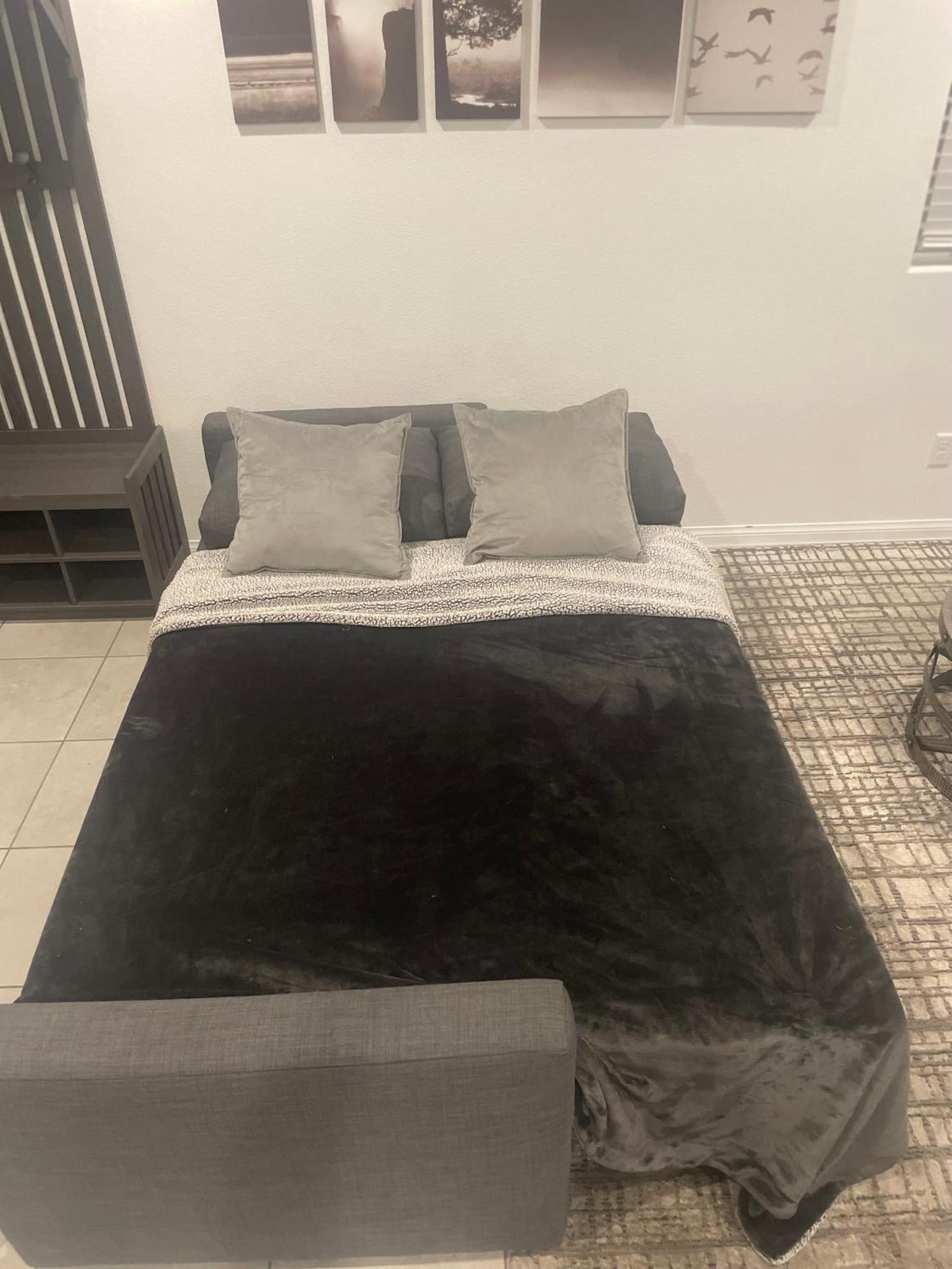 New, And Modern Close To The Strip * Las Vegas