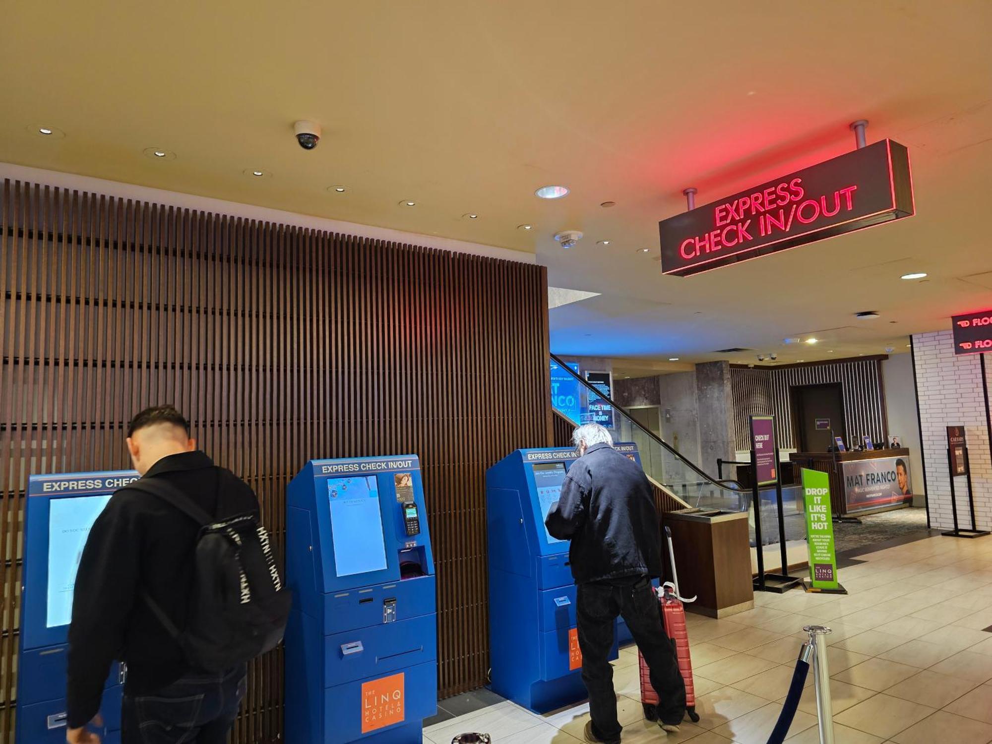 Hotel Coolest Bar Hoping Linq Casino Strip