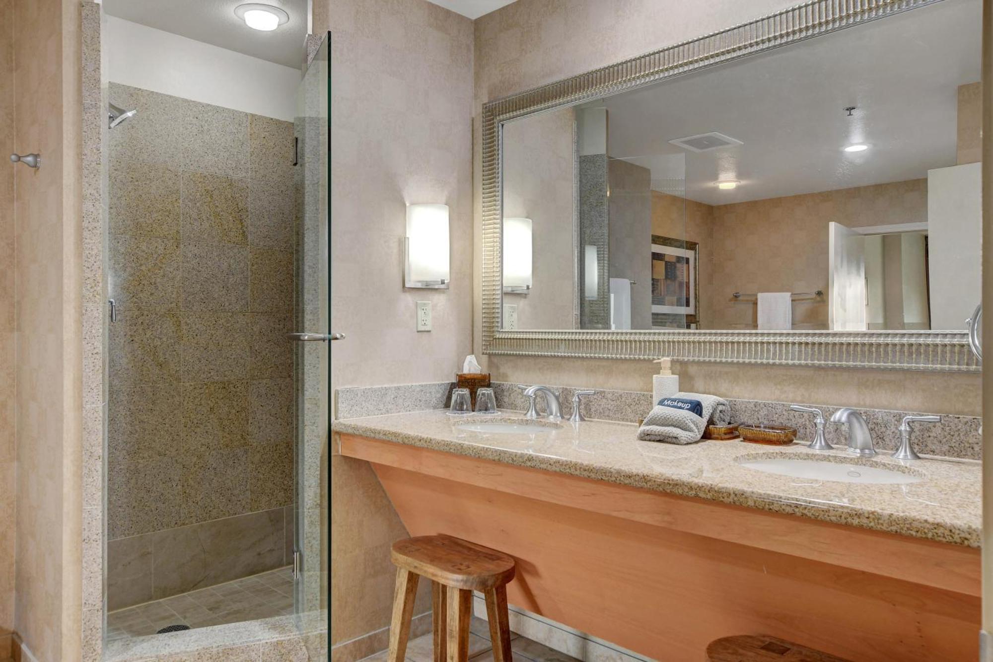 Diligence At The Platinum - No Fees And Free Parking Apartahotel *