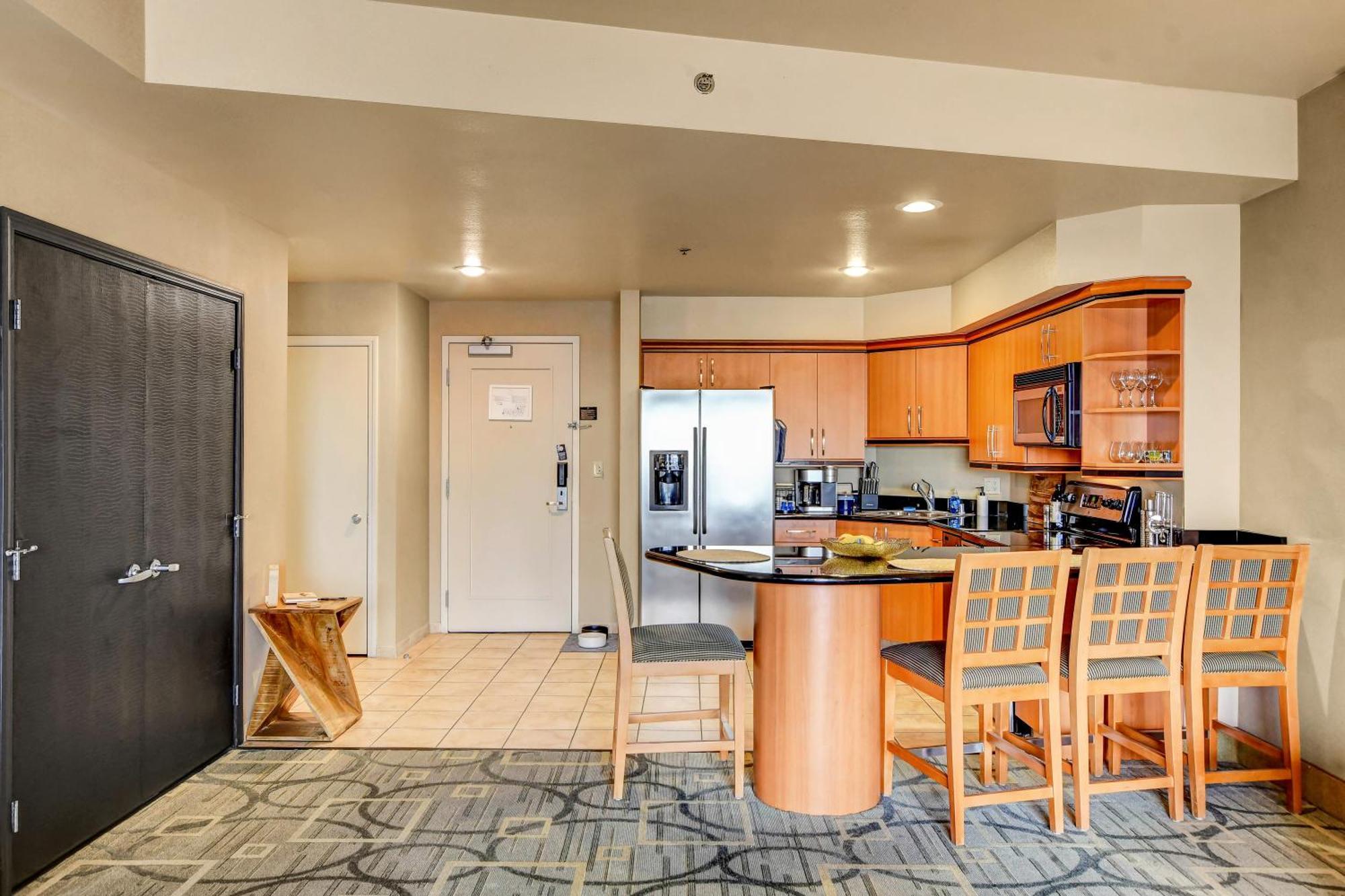 Apartahotel Diligence At The Platinum - No Fees And Free Parking