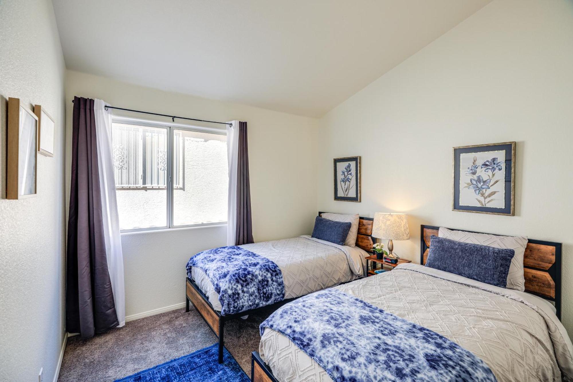 Vegas With Covered Patio About 5 Mi To Strip! Holiday home Las Vegas