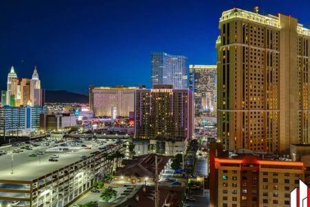 Сasa de vacaciones Mgm Signature-15-717 F1 Track & Strip View Balcony *
