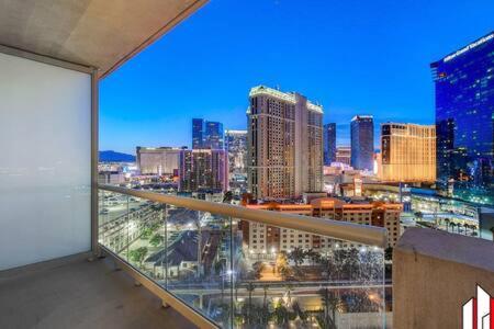 Mgm Signature-15-717 F1 Track & Strip View Balcony