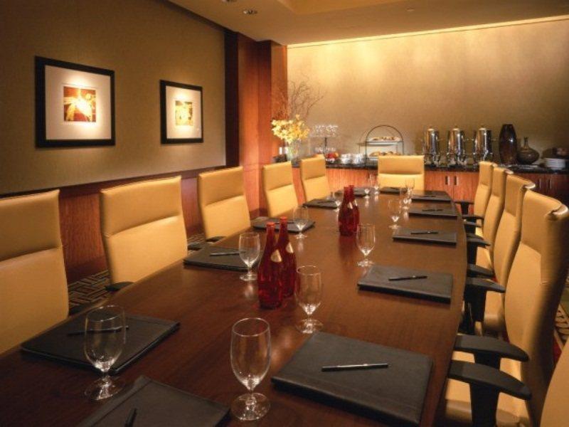 Hotel Renaissance Vegas 4*