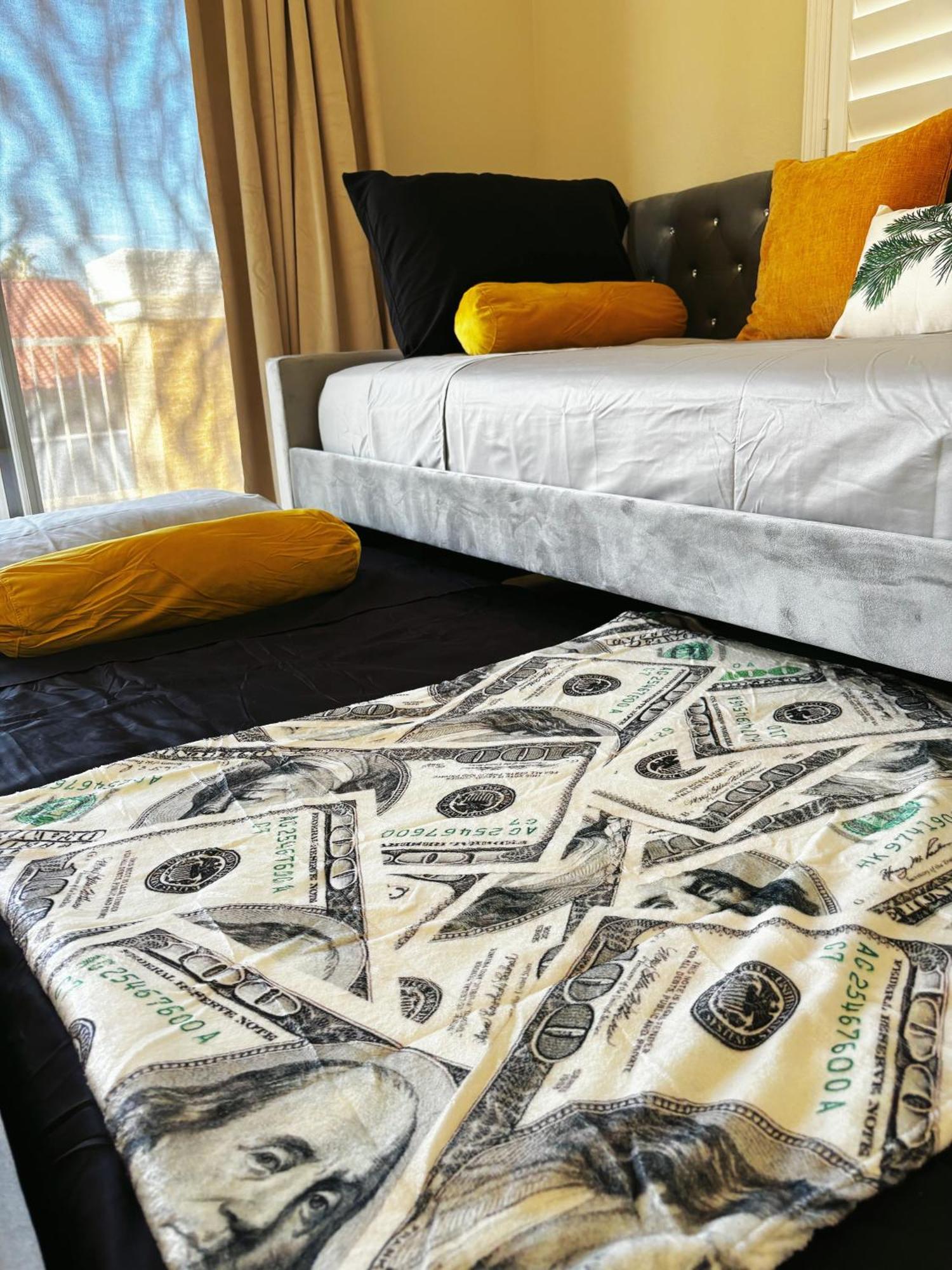 Fragrant Finnish Sauna & Cozy Pool With French 3br *