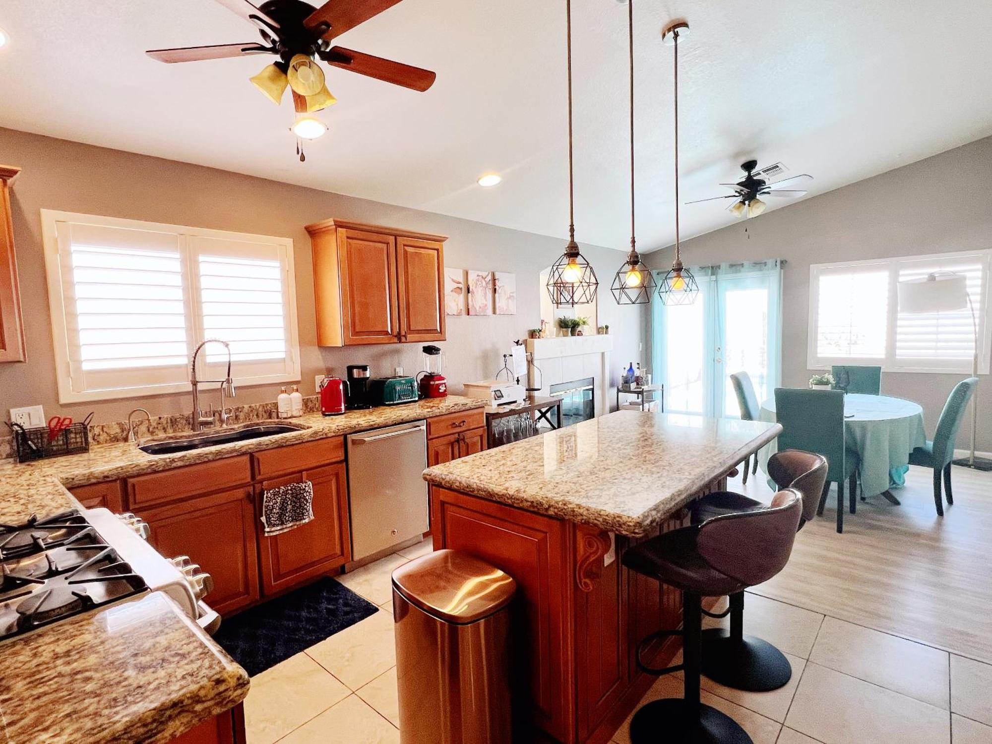 Amazing Heated Pool And Private Hot Tub 3br In Heart Of Lv Villa Las Vegas