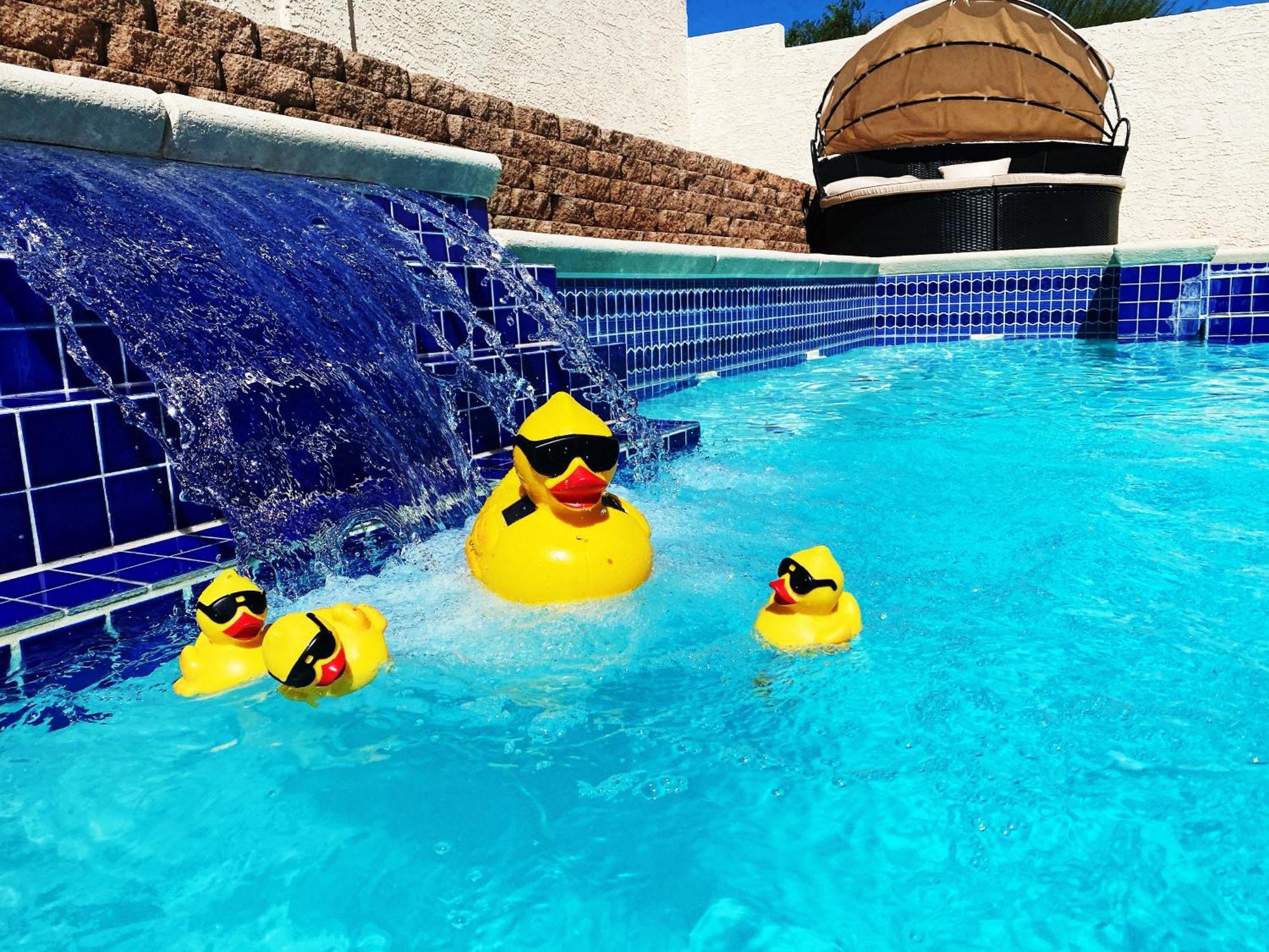 Villa Amazing Heated Pool And Private Hot Tub 3br In Heart Of Lv *