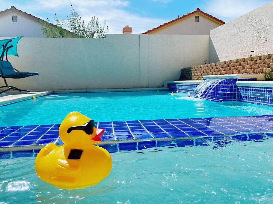 Villa Amazing Heated Pool And Private Hot Tub 3br In Heart Of Lv Las Vegas