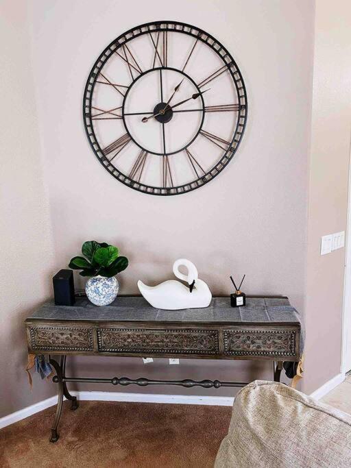 Amazing Heated Pool And Private Hot Tub 3br In Heart Of Lv *