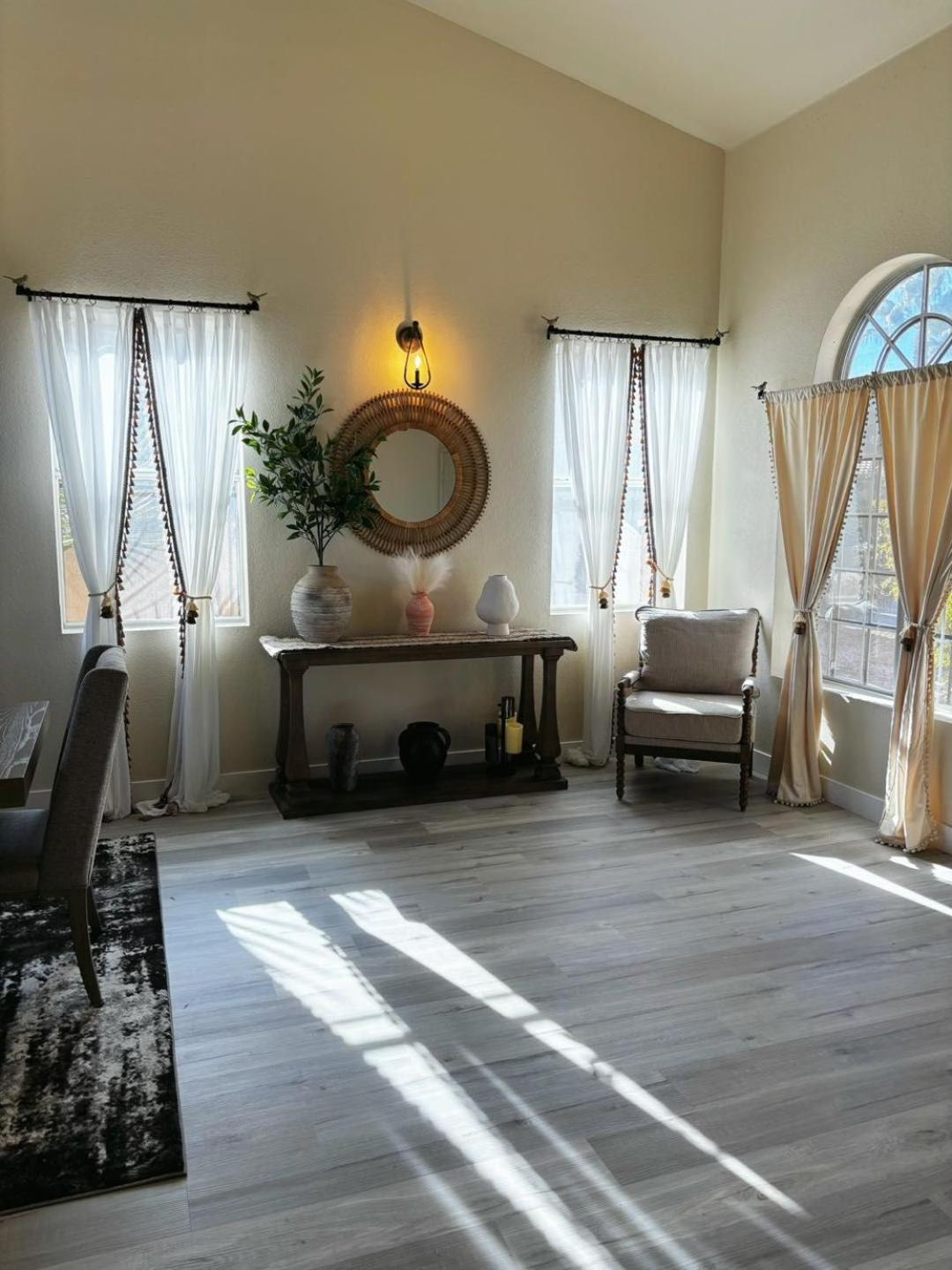 Fragrant Finnish Sauna & Cozy Pool With French 3br *