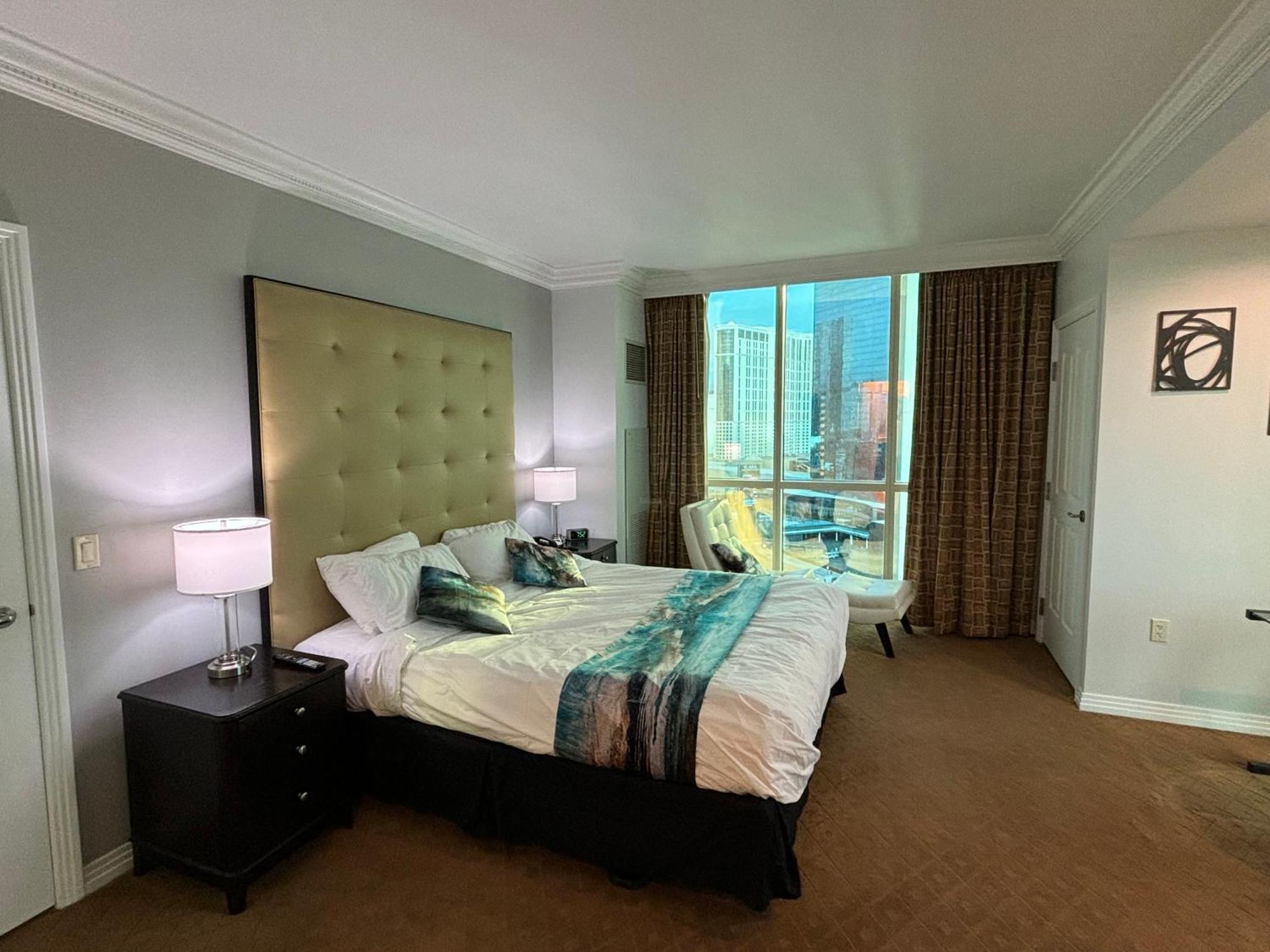 Panorama Vista Suite- 1br 2ba, Full Kitchen, Strip View, Balcony, Corner Unit Las Vegas