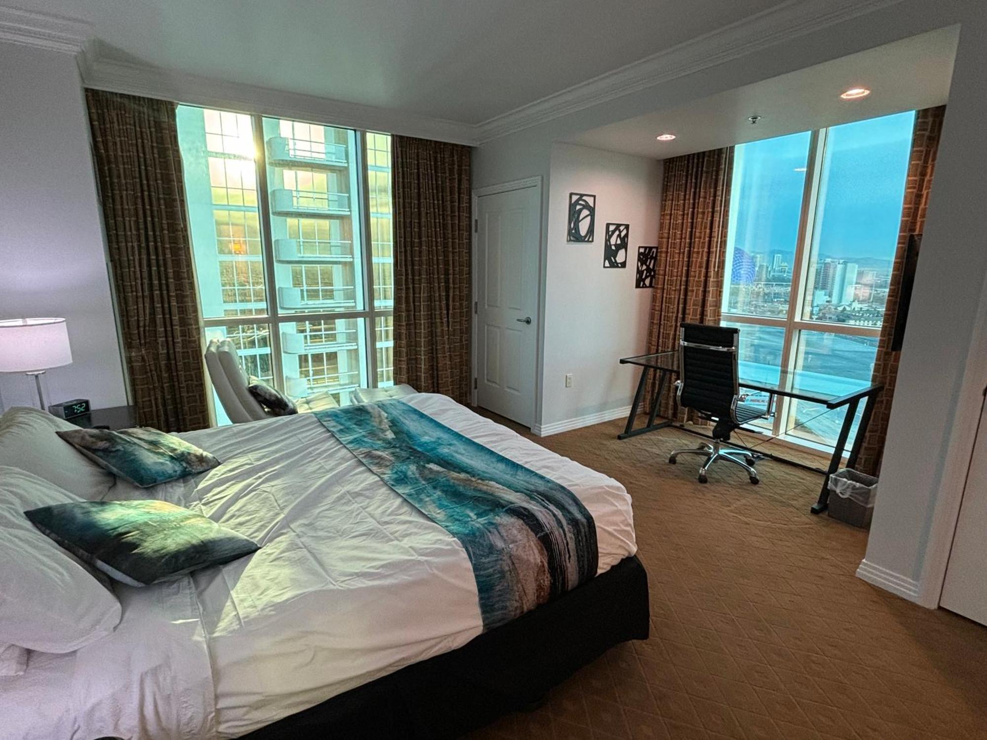 Apartahotel Panorama Vista Suite- 1br 2ba, Full Kitchen, Strip View, Balcony, Corner Unit Las Vegas