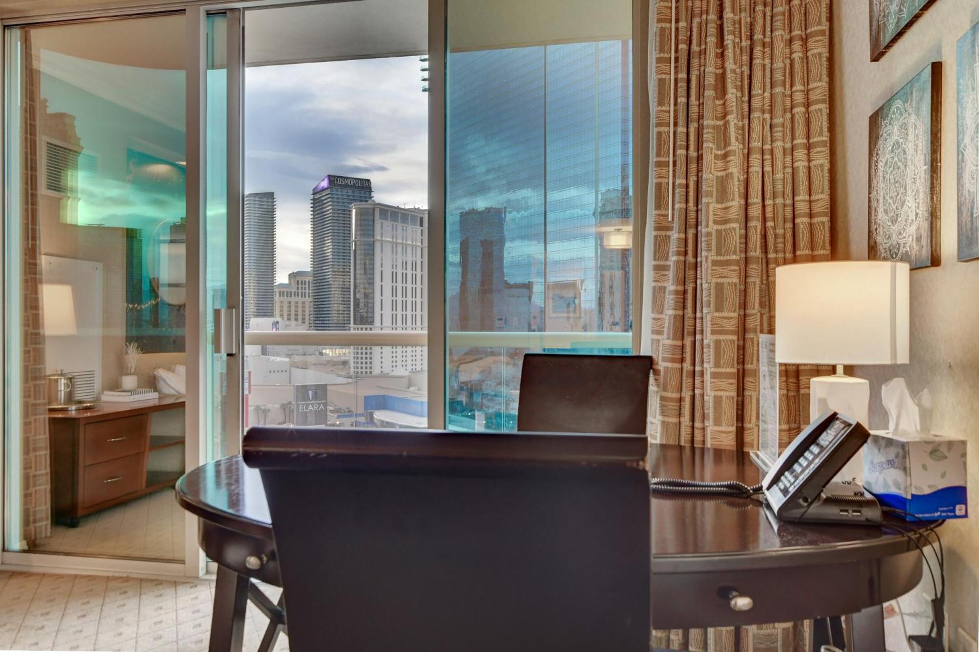 Balcony Strip View * Mgm Signature Tower 3 Apartahotel Las Vegas