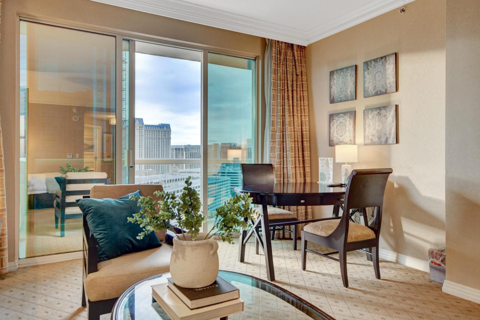 Apartahotel Balcony Strip View * Mgm Signature Tower 3