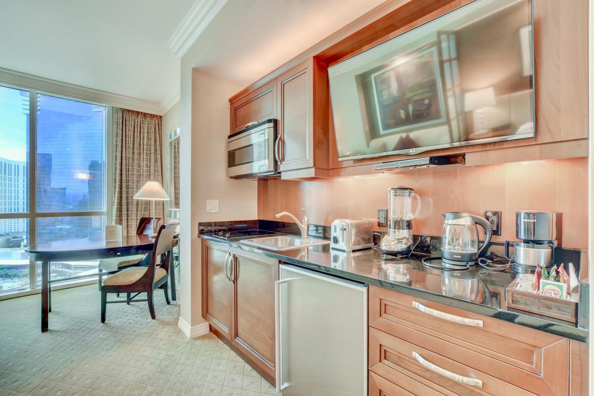 Apartment Strip View - No Fee ! *