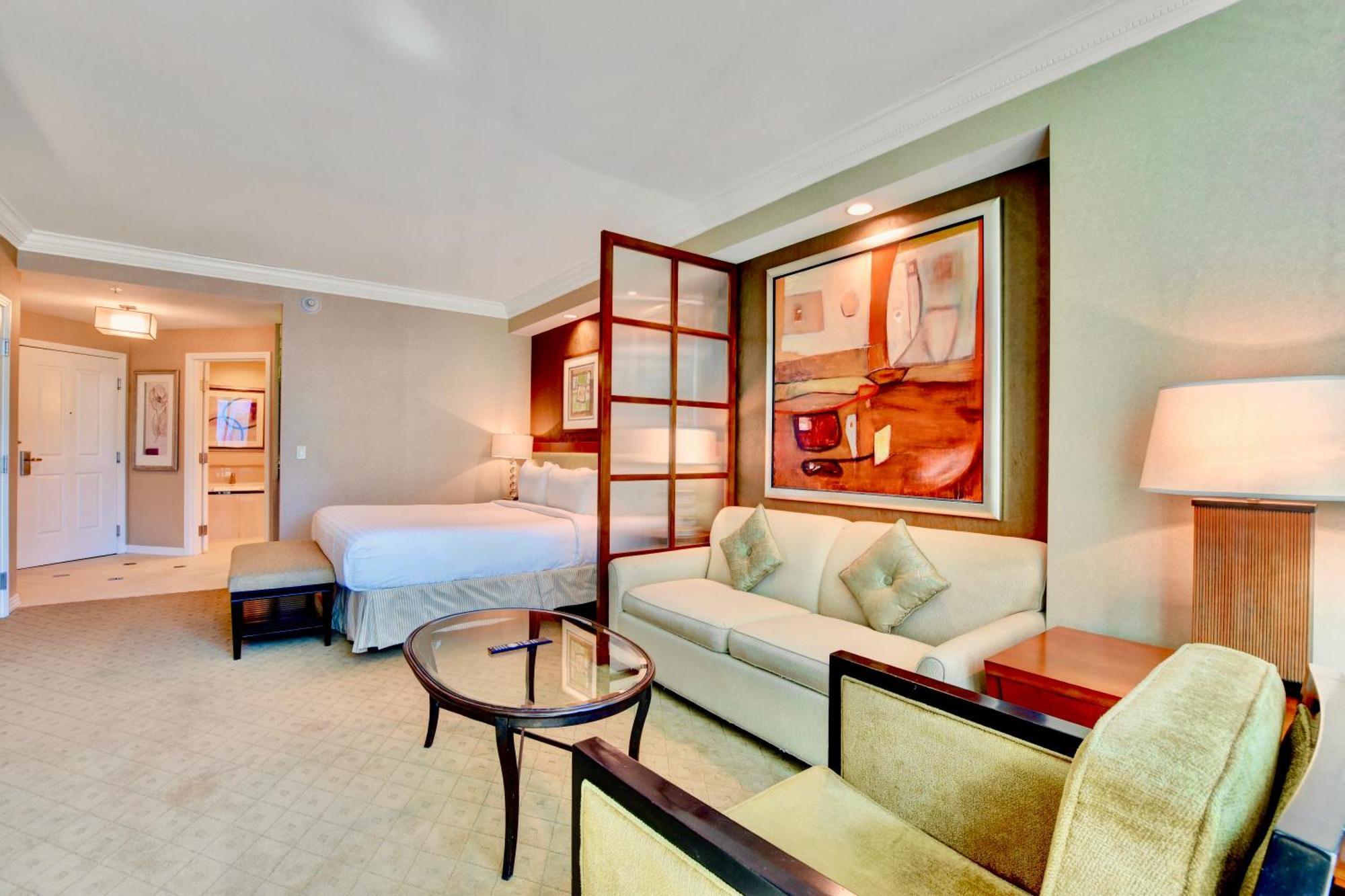 Strip View - No Fee ! Apartment