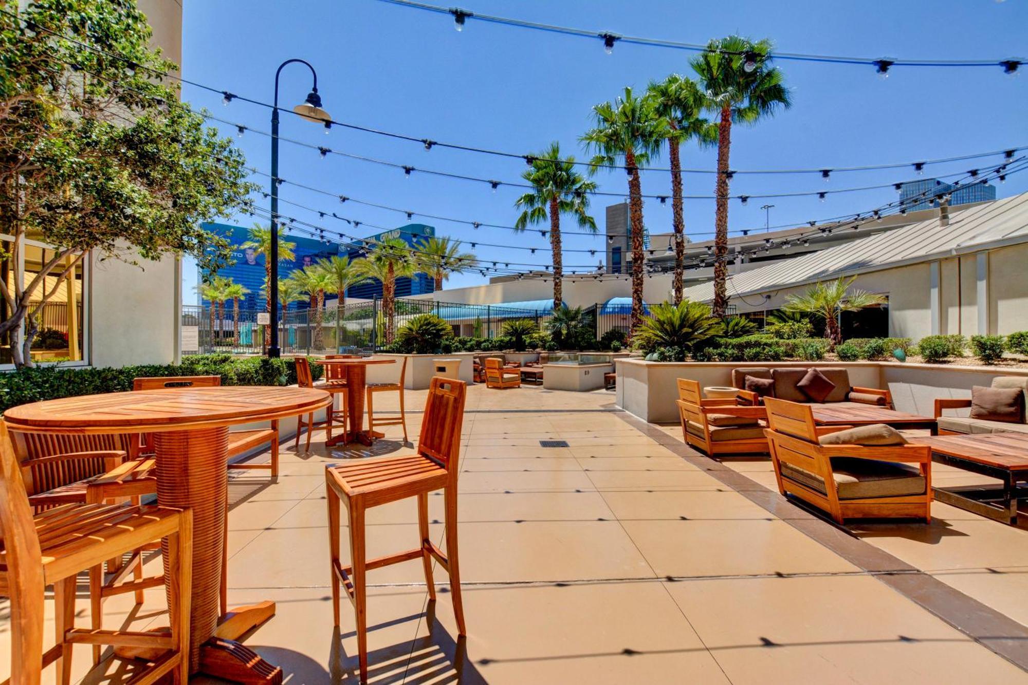 Strip View - No Fee ! Apartamento *