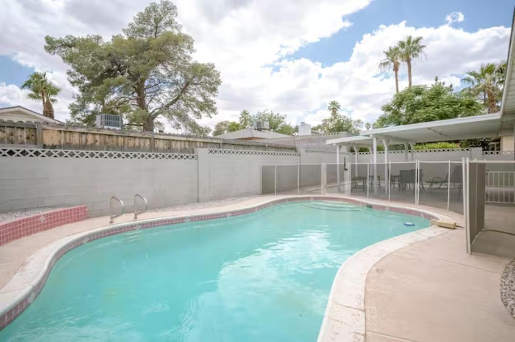 Pool 4 Bedroom 2 Bath Close To Strip Сasa de vacaciones Las Vegas