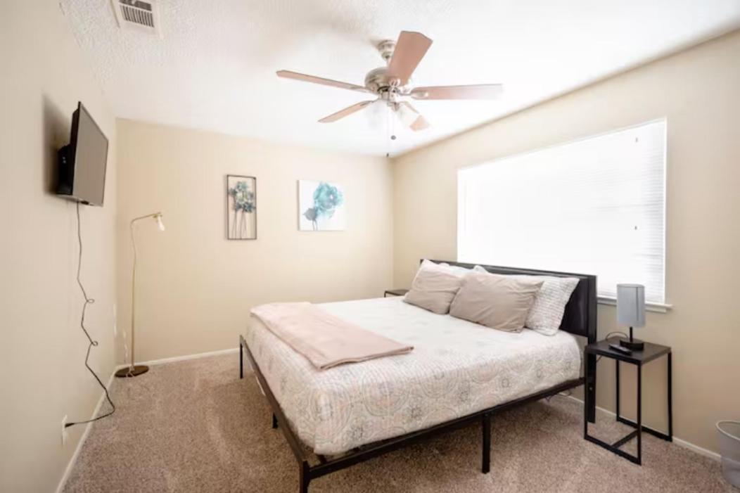Pool 4 Bedroom 2 Bath Close To Strip * Las Vegas