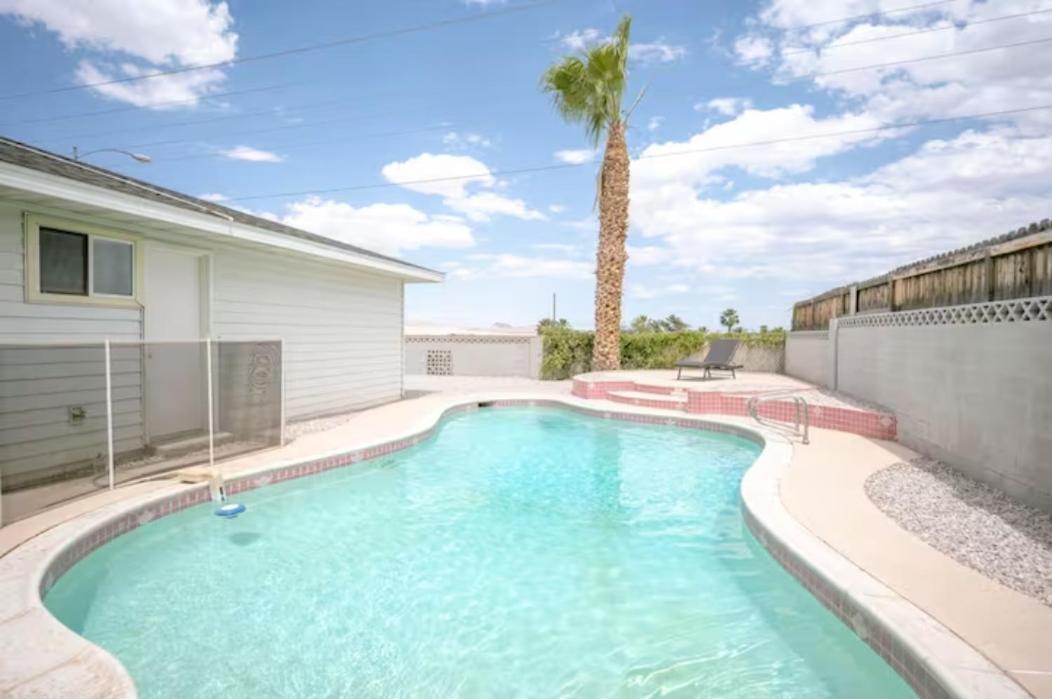 Pool 4 Bedroom 2 Bath Close To Strip Сasa de vacaciones