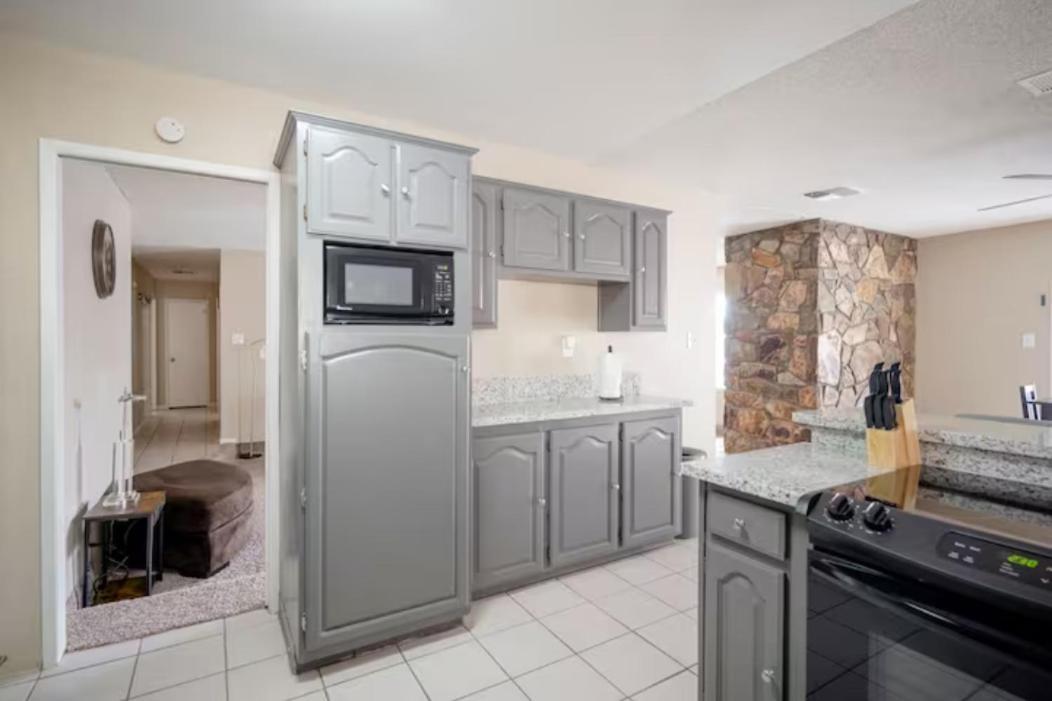 Pool 4 Bedroom 2 Bath Close To Strip
