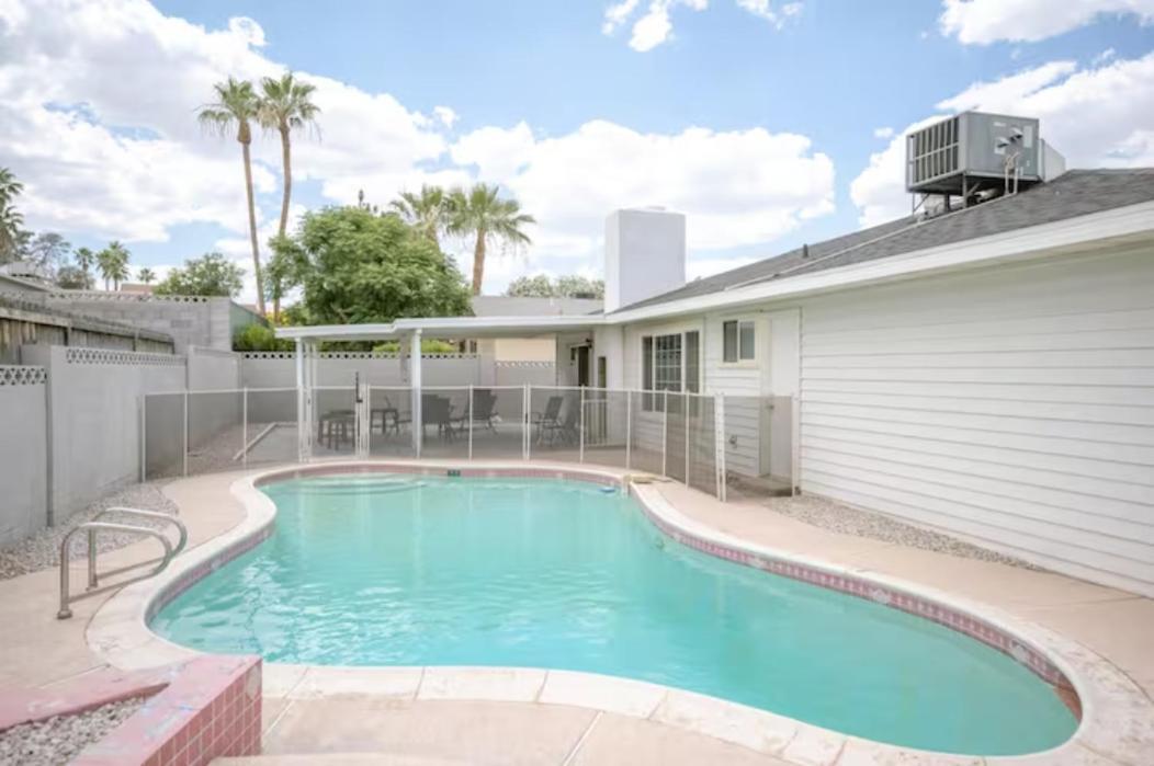 Сasa de vacaciones Pool 4 Bedroom 2 Bath Close To Strip *