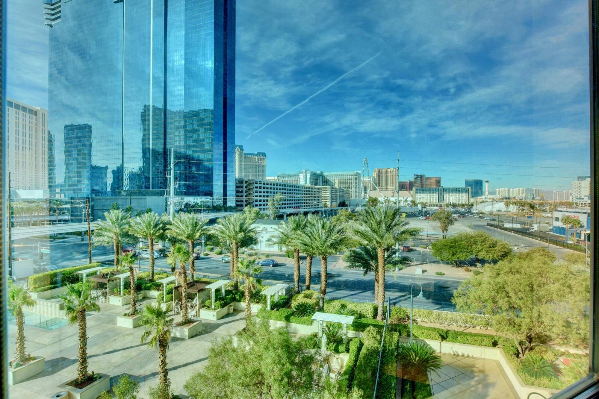 Strip View - No Fee ! Apartamento *