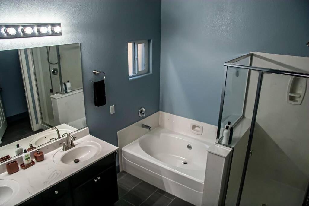 Family Friendly Contemporary House With Pool Las Vegas