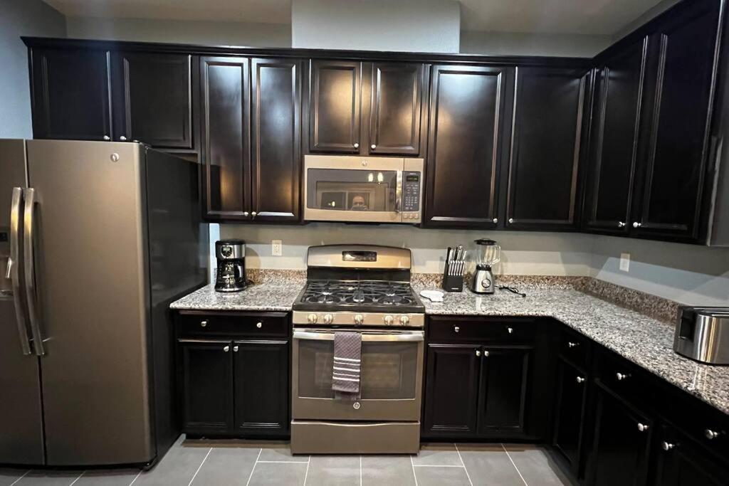 Family Friendly Contemporary House With Pool * Las Vegas