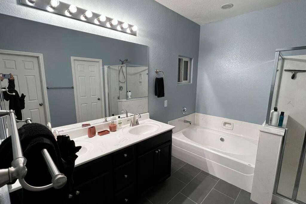 Family Friendly Contemporary House With Pool Villa Las Vegas