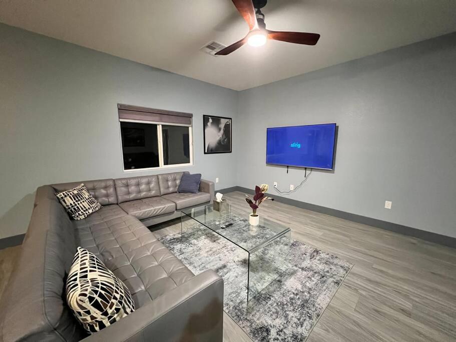 Family Friendly Contemporary House With Pool Las Vegas