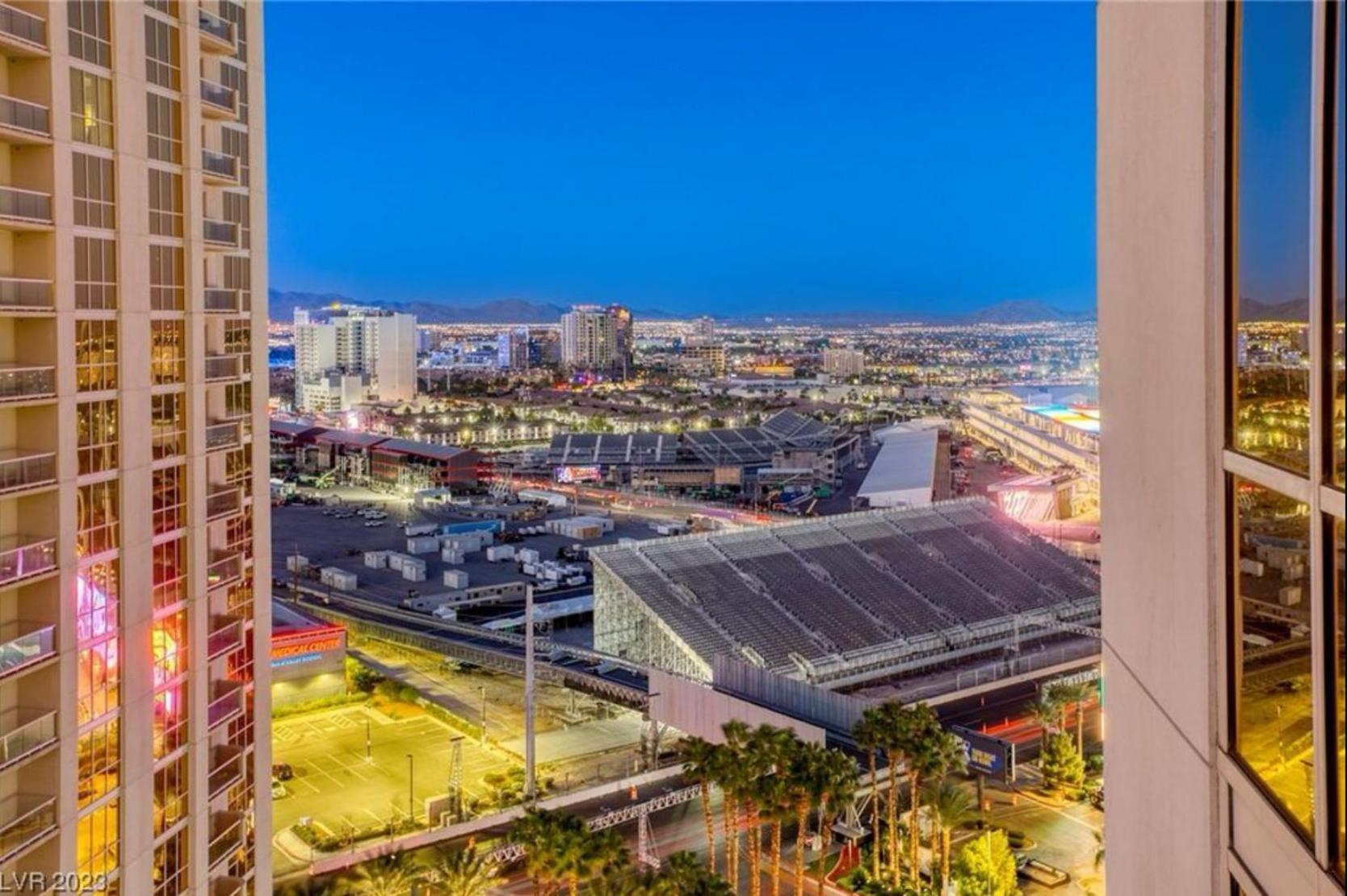 Apartahotel Panorama Vista Suite- 1br 2ba, Full Kitchen, Strip View, Balcony, Corner Unit