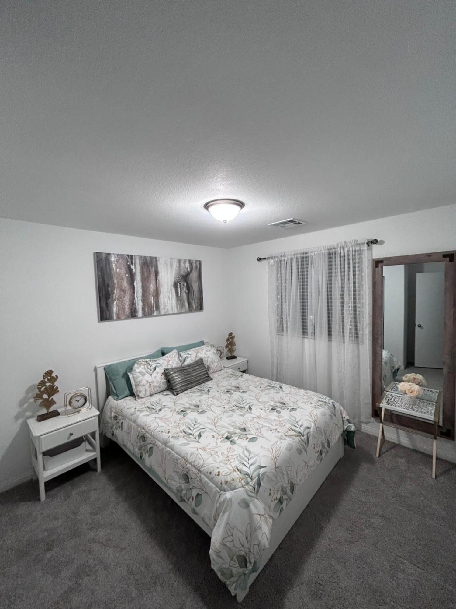 New, And Modern Close To The Strip Las Vegas