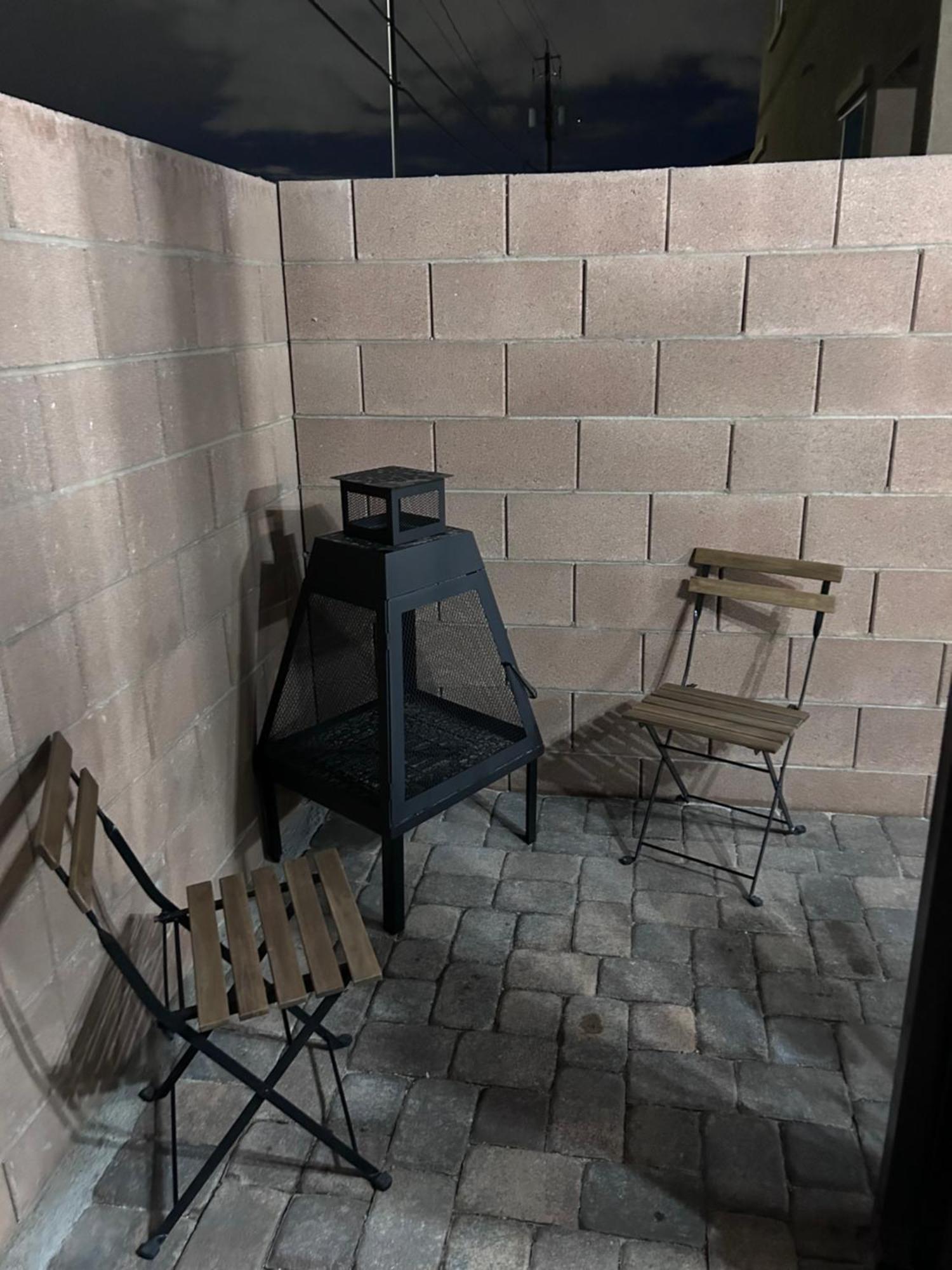 New, And Modern Close To The Strip *