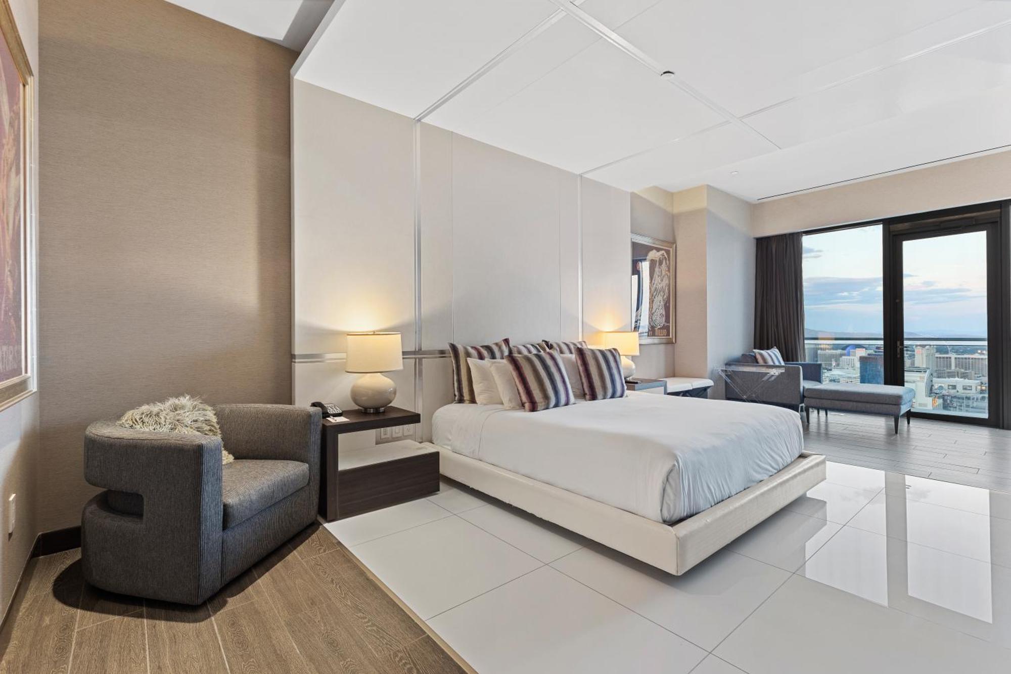 Stripviewsuites At Palms Place Apartahotel