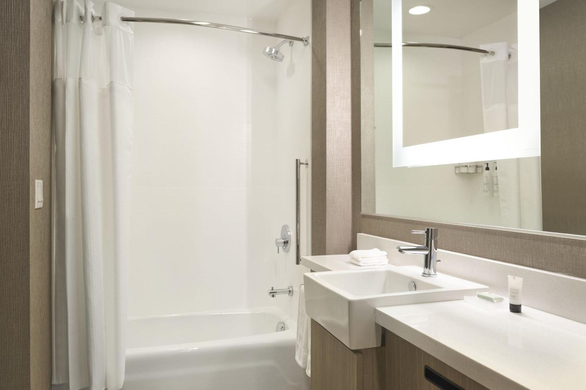 Springhill By Marriott Vegas Airport Hotel