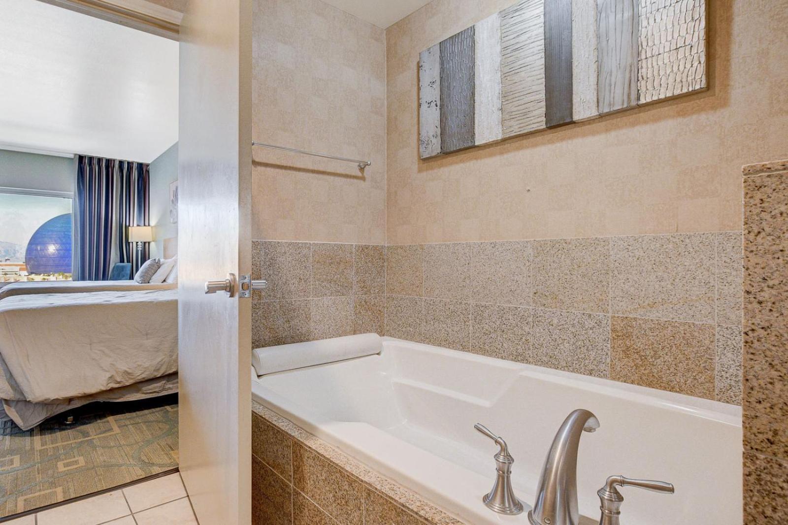 Apartahotel Modern Oasis Steps Away From The Vegas Strip Las Vegas