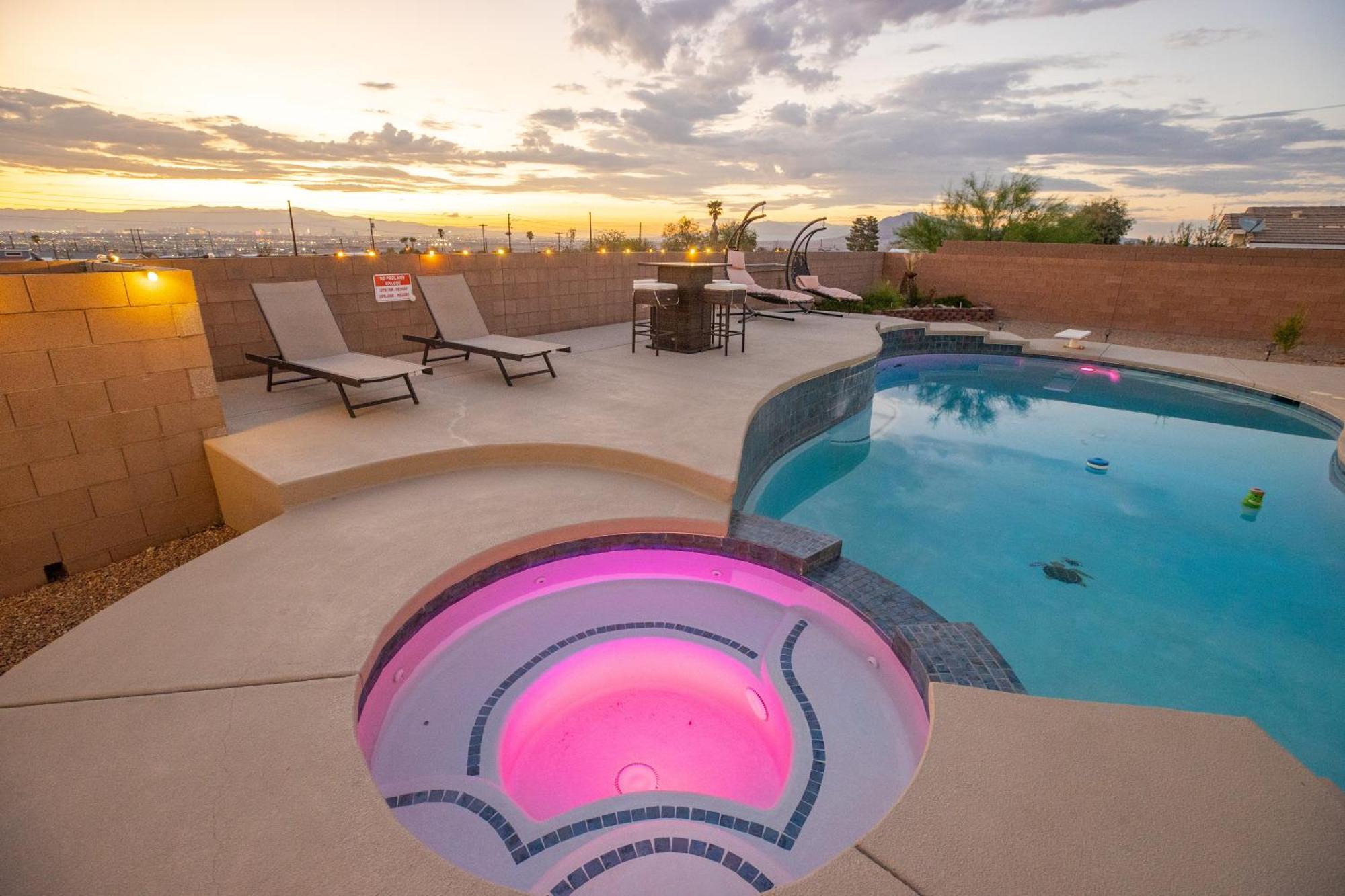 3400 Sqft House W/40ft Heated Pool/spa- Strip View Las Vegas