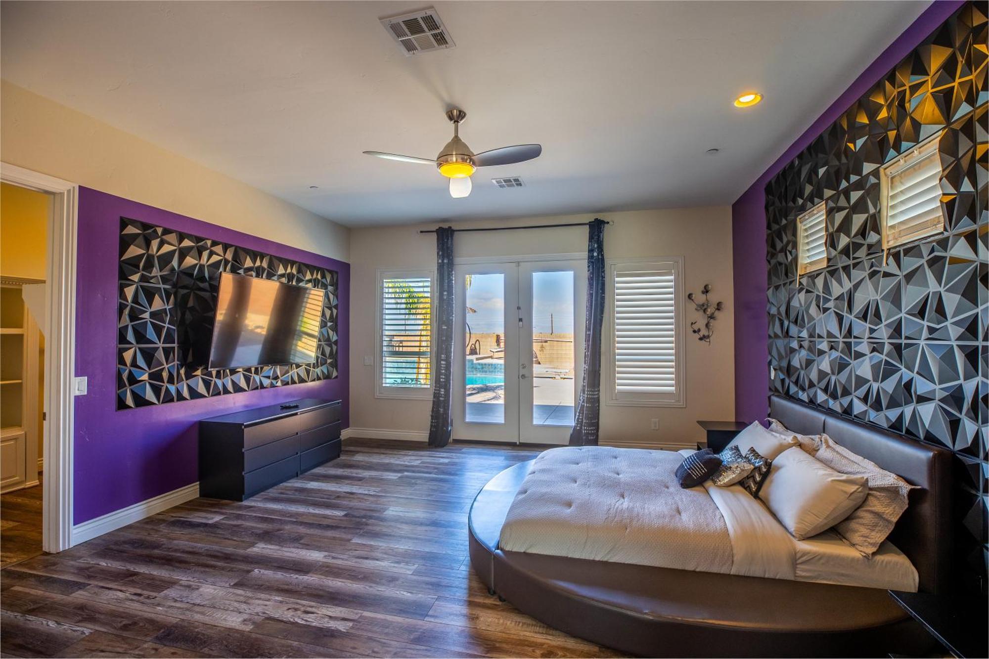 3400 Sqft House W/40ft Heated Pool/spa- Strip View *