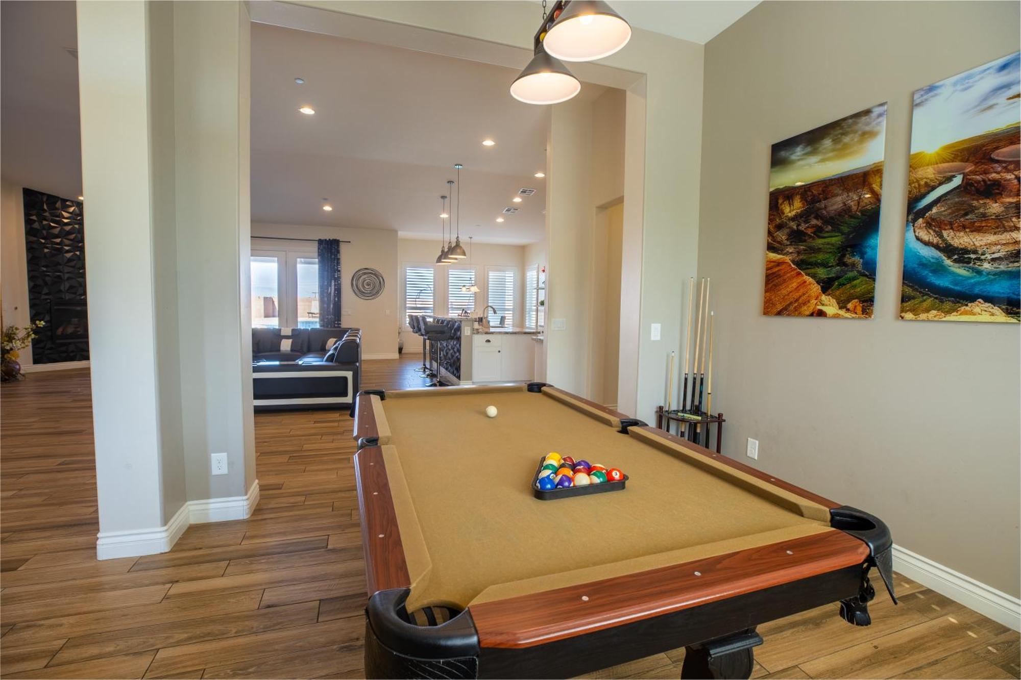 3400 Sqft House W/40ft Heated Pool/spa- Strip View Сasa de vacaciones