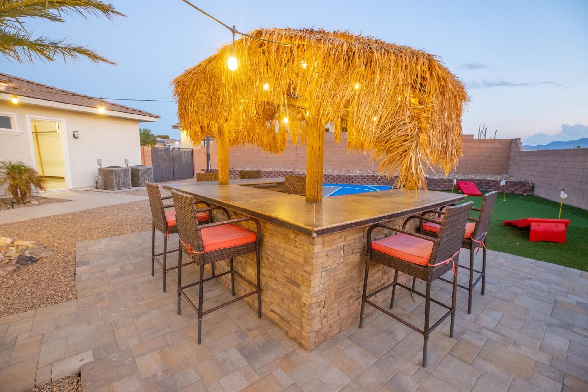 3400 Sqft House W/40ft Heated Pool/spa- Strip View Сasa de vacaciones