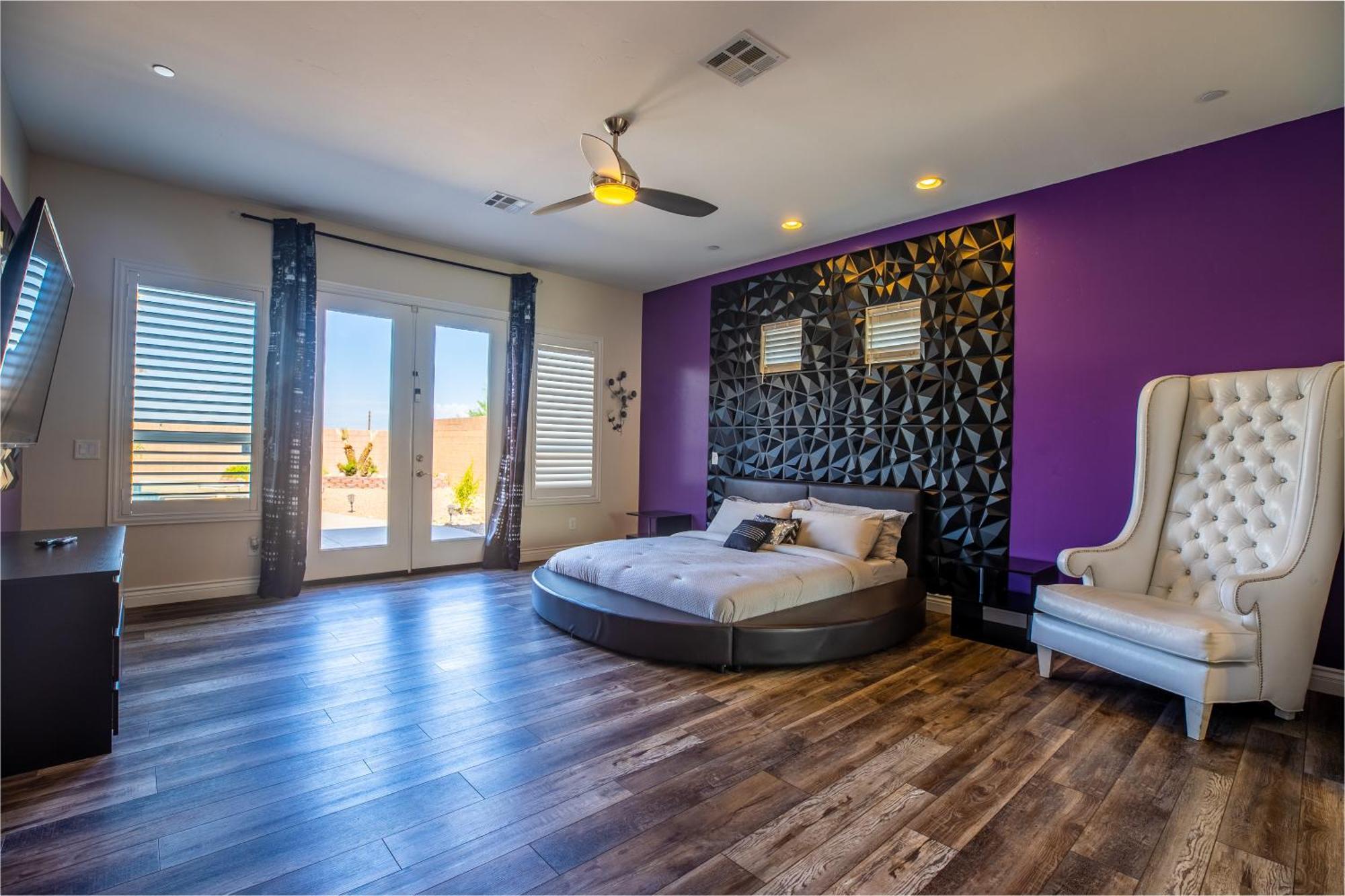 3400 Sqft House W/40ft Heated Pool/spa- Strip View *