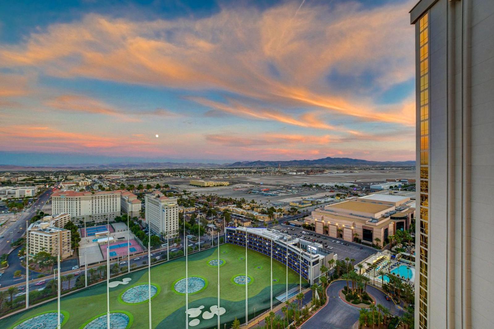 Luxurious 1 Bd/2bth Premium Mgm Signature W/balcony