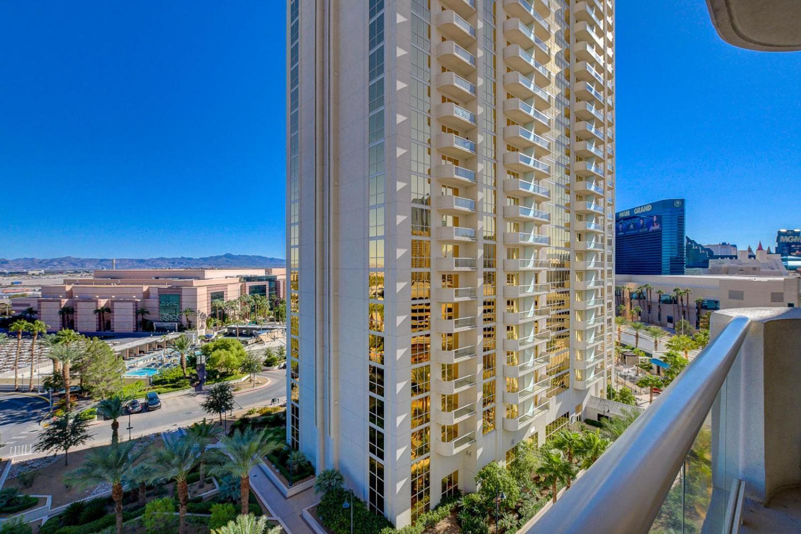 Luxe 702 Mgm Signature With Balcony Apartahotel