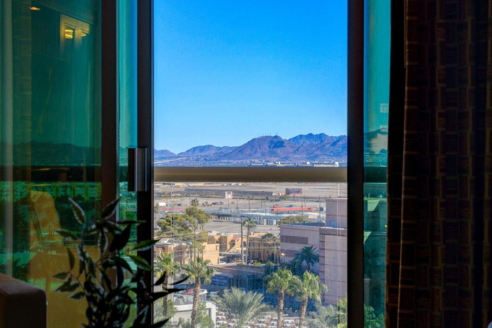 Luxe 702 Mgm Signature With Balcony Apartahotel *