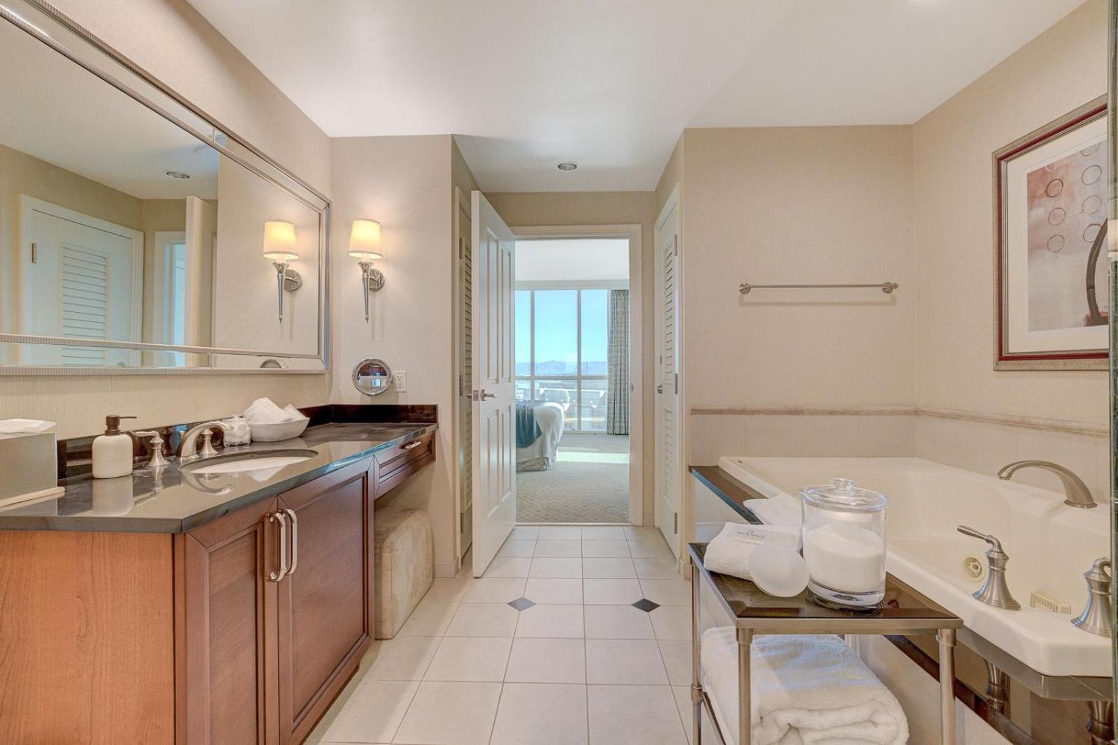 Luxe 702 Mgm Signature With Balcony Apartahotel *