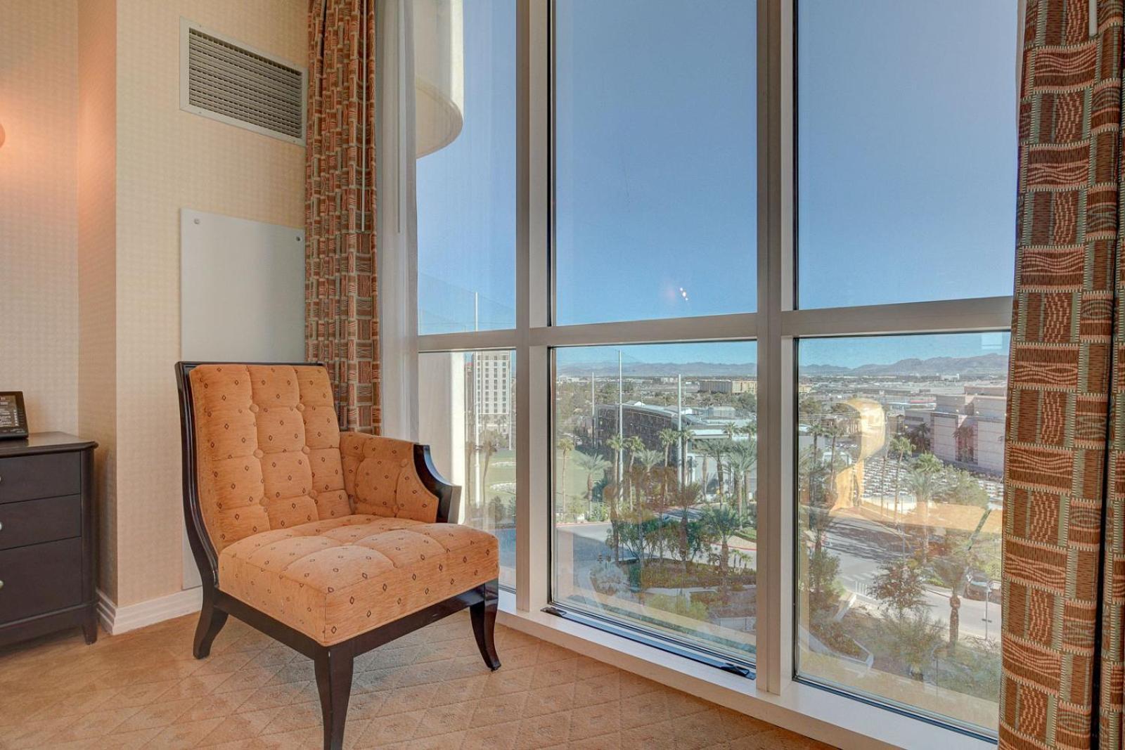 Luxe 702 Mgm Signature With Balcony